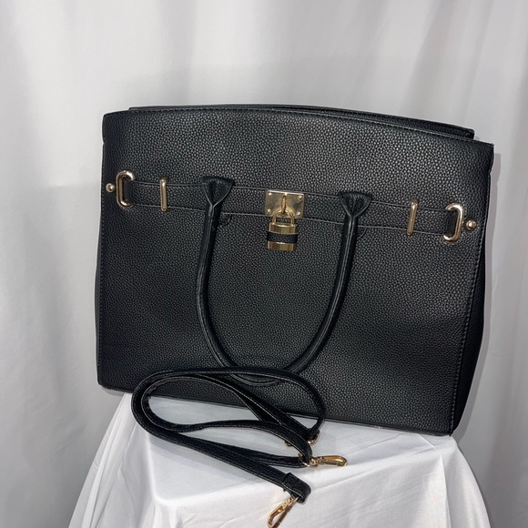🖤🔒 Chic Black Bag with Straps and Lock Design🔒🖤 - Picture 5 of 7